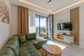 Apartemen Comfort, pemandangan gunung | Area keluarga | Televisi LCD 40-inci dengan saluran TV digital