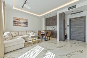 Apartemen Klasik, pemandangan gunung | Area keluarga | Televisi LCD 40-inci dengan saluran TV digital