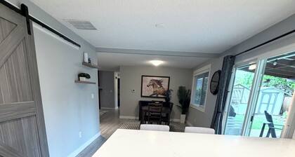 Peaceful 3-bedroom house with AC in charming Aloha