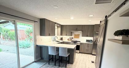Peaceful 3-bedroom house with AC in charming Aloha