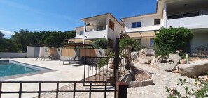 Pool - Résidence MINA 4*-appartement T2 vue mer (Zonza)