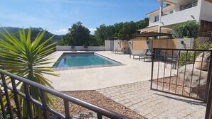 Pool - Résidence MINA 4*-appartement T2 vue mer (Zonza)