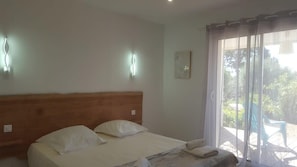 Iron/ironing board, travel crib, WiFi, bed sheets