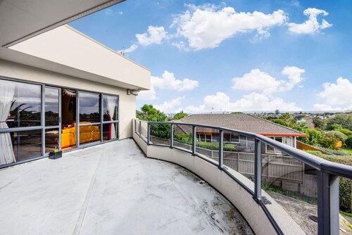 Spacious 5BR Holiday Home Near Manukau