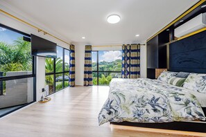 Room - Spacious 5BR Holiday Home Near Manukau (Goodwood Hights)