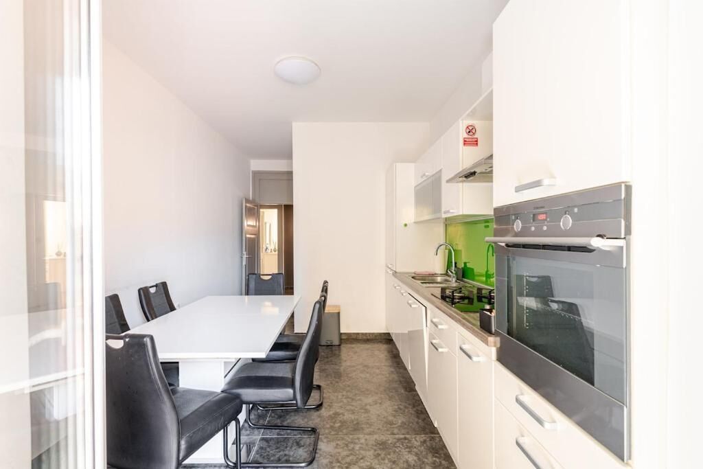 Kühlschrank, Ofen, Herdplatte, Geschirrspüler