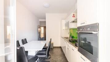 Kühlschrank, Ofen, Herdplatte, Geschirrspüler