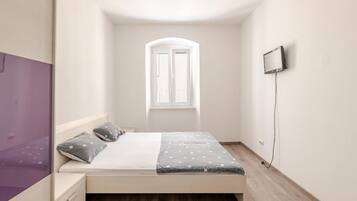 Bügeleisen/Bügelbrett, Reisekinderbett, kostenloses WLAN, Bettwäsche