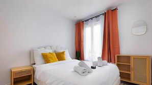 Room - Stylish Two-Bedroom Apartment in Clamart • Percy Hospital • Eiffel • Paris (Clamart)
