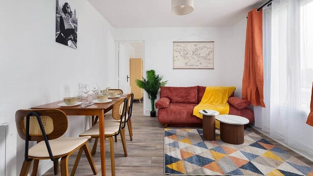 Living area - Stylish Two-Bedroom Apartment in Clamart • Percy Hospital • Eiffel • Paris (Clamart)