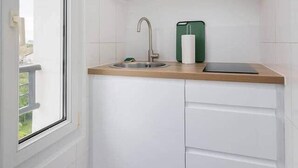 Private kitchen - Stylish Two-Bedroom Apartment in Clamart • Percy Hospital • Eiffel • Paris (Clamart)