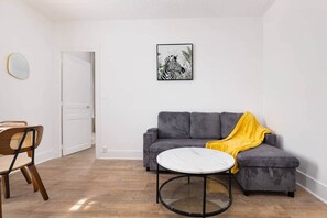 Living area - Elegant Apartment in Clamart, Paris, Balard (Clamart)