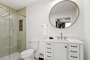 Hair dryer, towels - Urban Hideaway - 1101 (Tulsa)