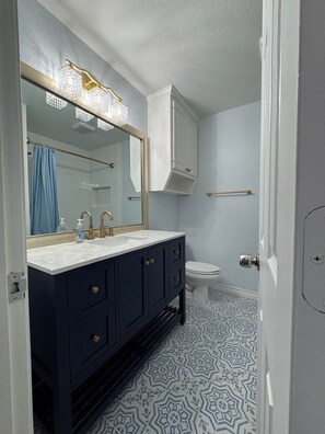 Bathroom - Beautifully Updated 3BR/2BA Home – Perfect for Families (Krum)