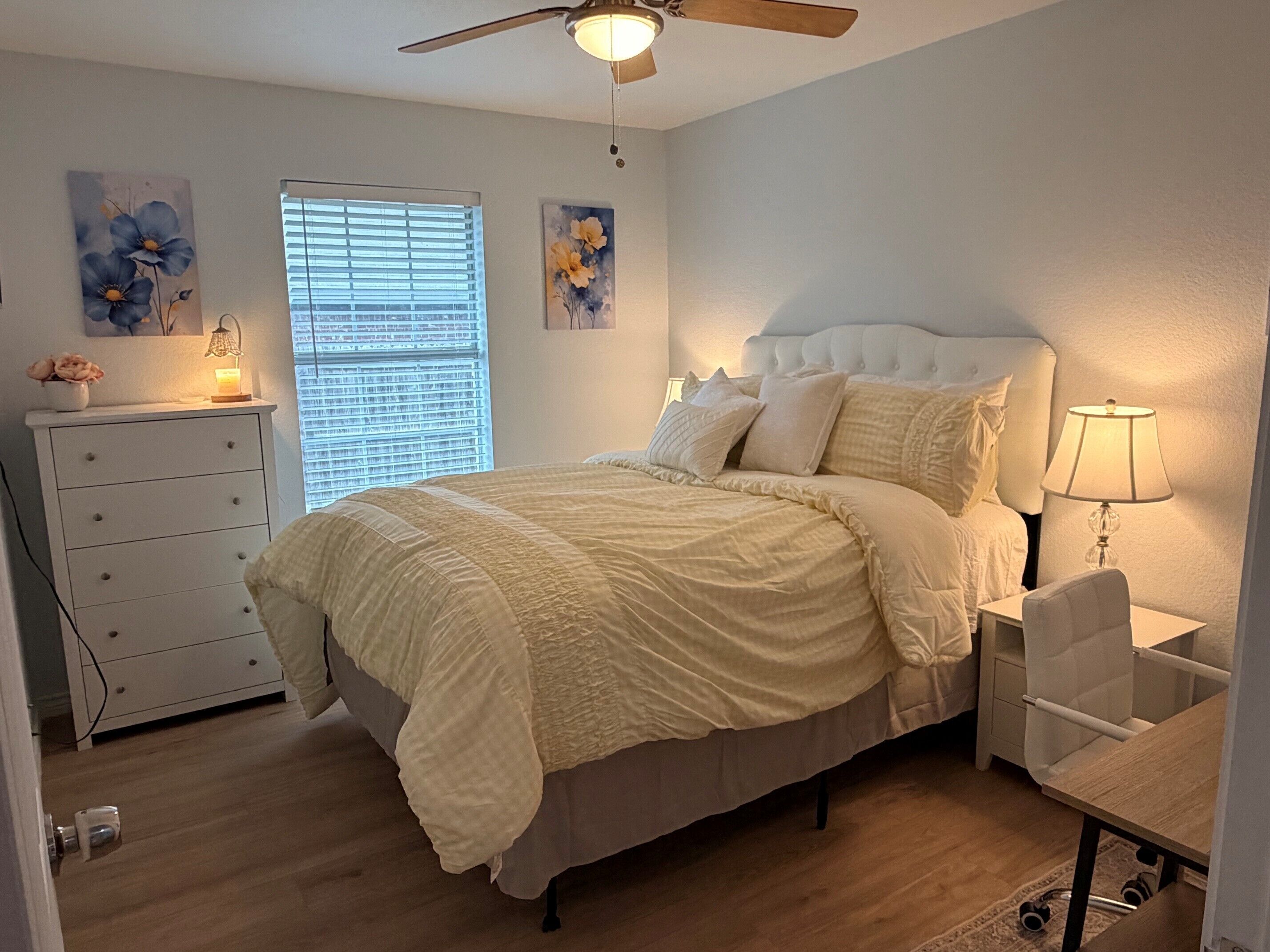Iron/ironing board, Internet, bed sheets