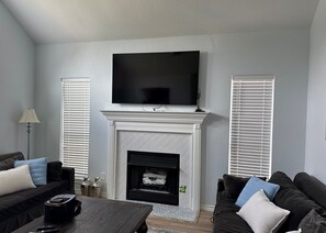 Living area - Beautifully Updated 3BR/2BA Home – Perfect for Families (Krum)