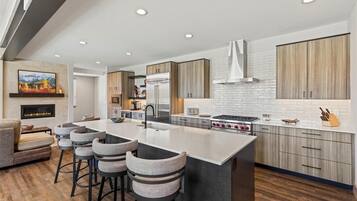 House, Multiple Beds (Keystone Sanctuary 4 Bed 5 Bath HTTH) | Private kitchen