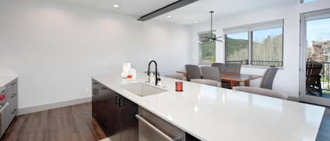 ハウス ベッド (複数台) (Keystone Sanctuary 4 Bed 5 Bath HTTH) | 専用キッチン
