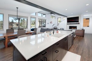 House, Multiple Beds (Keystone Sanctuary 4 Bed 5 Bath HTTH) | Interior