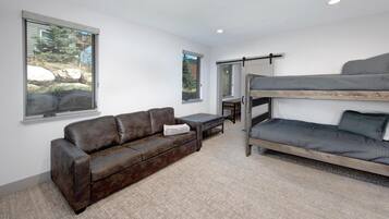 House, Multiple Beds (Keystone Sanctuary 4 Bed 5 Bath HTTH) | Living area