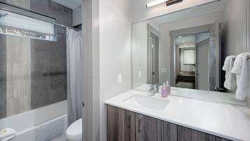House, Multiple Beds (Keystone Sanctuary 4 Bed 5 Bath HTTH) | Bathroom