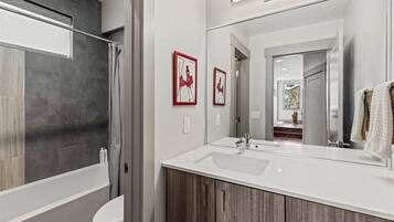 House, Multiple Beds (Keystone Sanctuary 4 Bed 5 Bath HTTH) | Bathroom