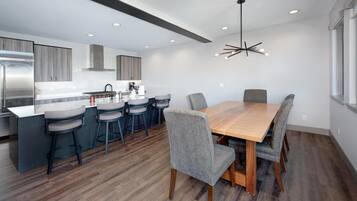 Huis, Meerdere bedden (Keystone Sanctuary 4 Bed 5 Bath HTTH) | Dineren