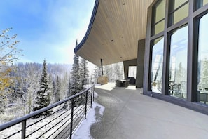 Terrace/patio - KBM Resorts| Walk to Slopes, Sports Court, Private Home Theater, Sleeps 17, Outdoor Hot Tub PCO-184M (Park City)