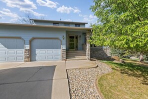 Exterior - Heated pool, views, chef`s kitchen, 3 levels (Rapid City)