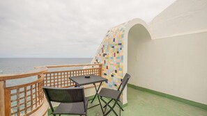 Outdoor dining - ED Las Canteras Beach (Las Palmas de Gran Canaria)