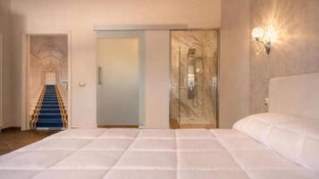 Suite, Balcony, Courtyard View