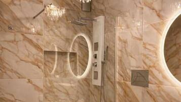 Suite | Bathroom