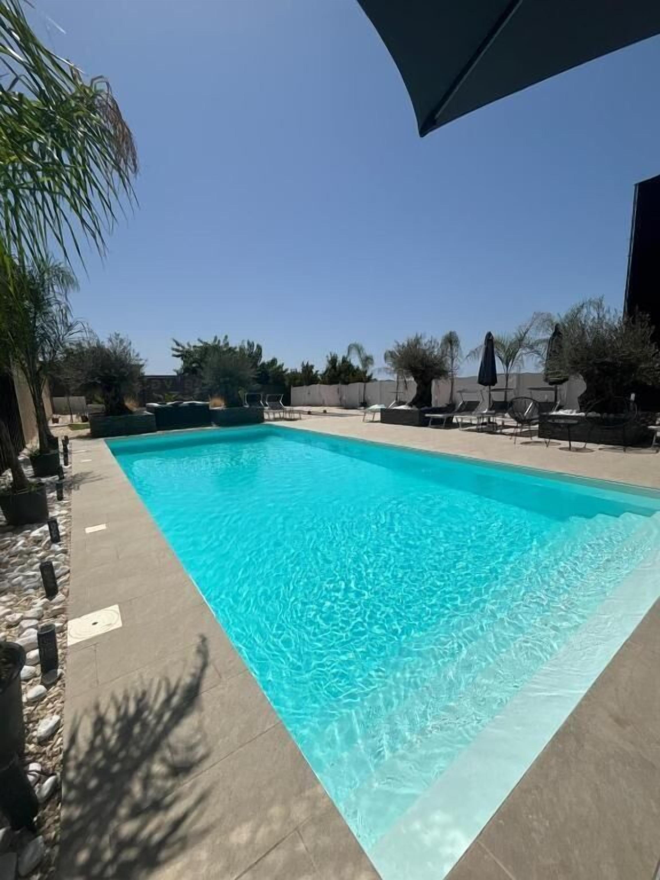 15 outdoor pools