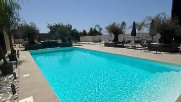 15 outdoor pools