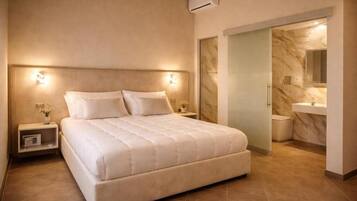 Deluxe Double Room, Balcony, Garden View
