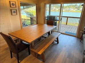 Dining - Serene 2-bedroom house in Cloverdale perfect for relaxing stays (Cloverdale)
