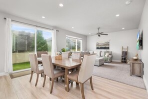 Interior - Great Family House | Sleeps 14 | Backyard & Garage (Vineyard)