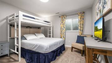 Desk, travel cot, WiFi, bed sheets