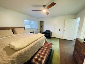 2 bedrooms, desk, free WiFi, bed sheets