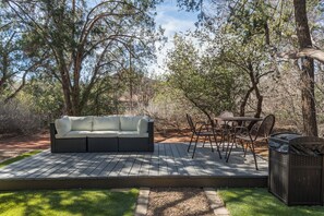 Outdoor dining - Pyramid View Walk to Crescent Moon (Sedona)