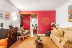 Smart TV, books, computer monitors, printers - Cozy Boutique House • Gardens and Rooftop • Near Everthing! (São Paulo)