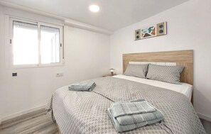 3 bedrooms, travel cot, free WiFi - Beautiful home in Vinaroz with WiFi (Vinaroz)