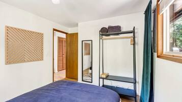 3 bedrooms, iron/ironing board, travel crib, WiFi