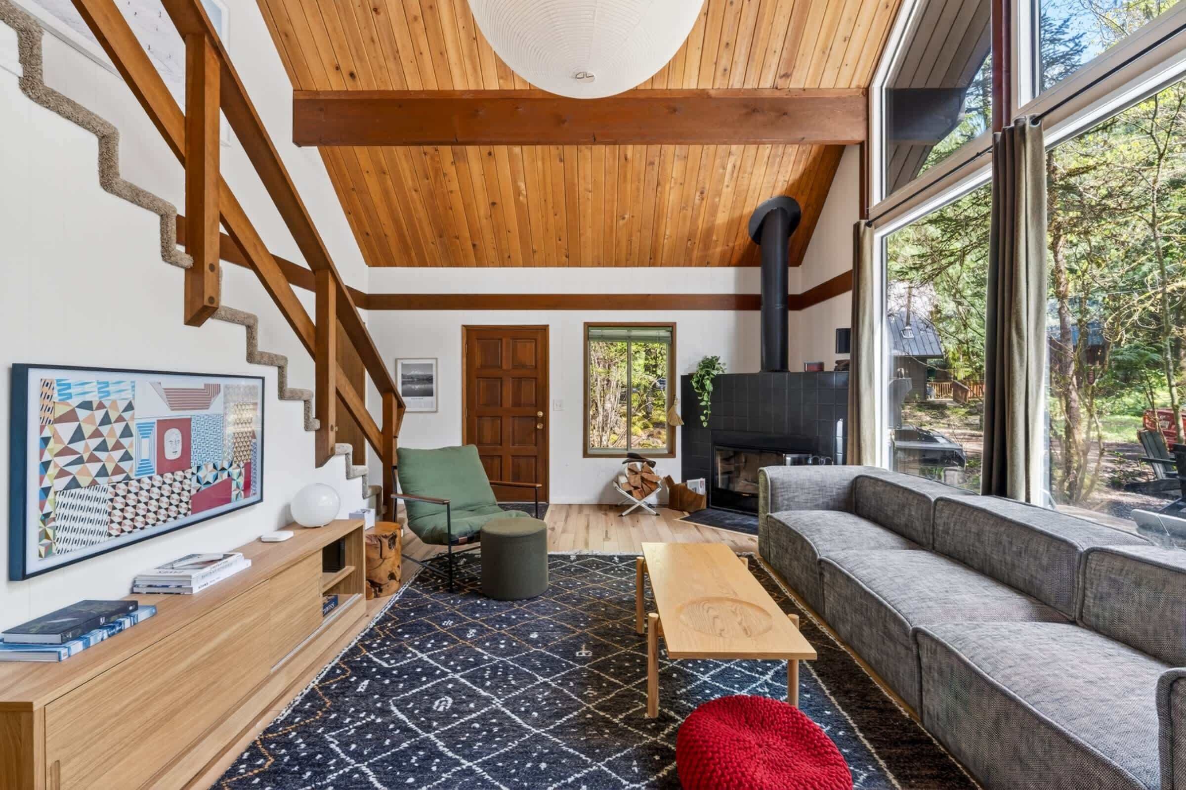 TV, fireplace, offices