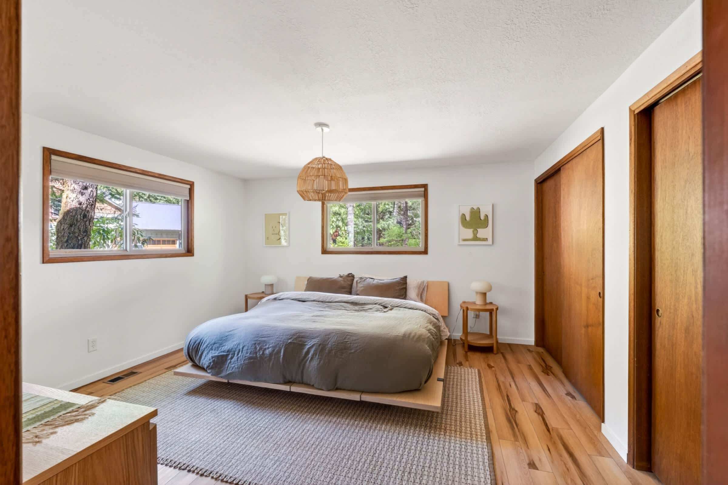 Iron/ironing board, travel cot, WiFi, bed sheets