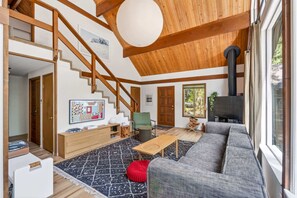Fernseher, Kamin, Arbeitsbereiche