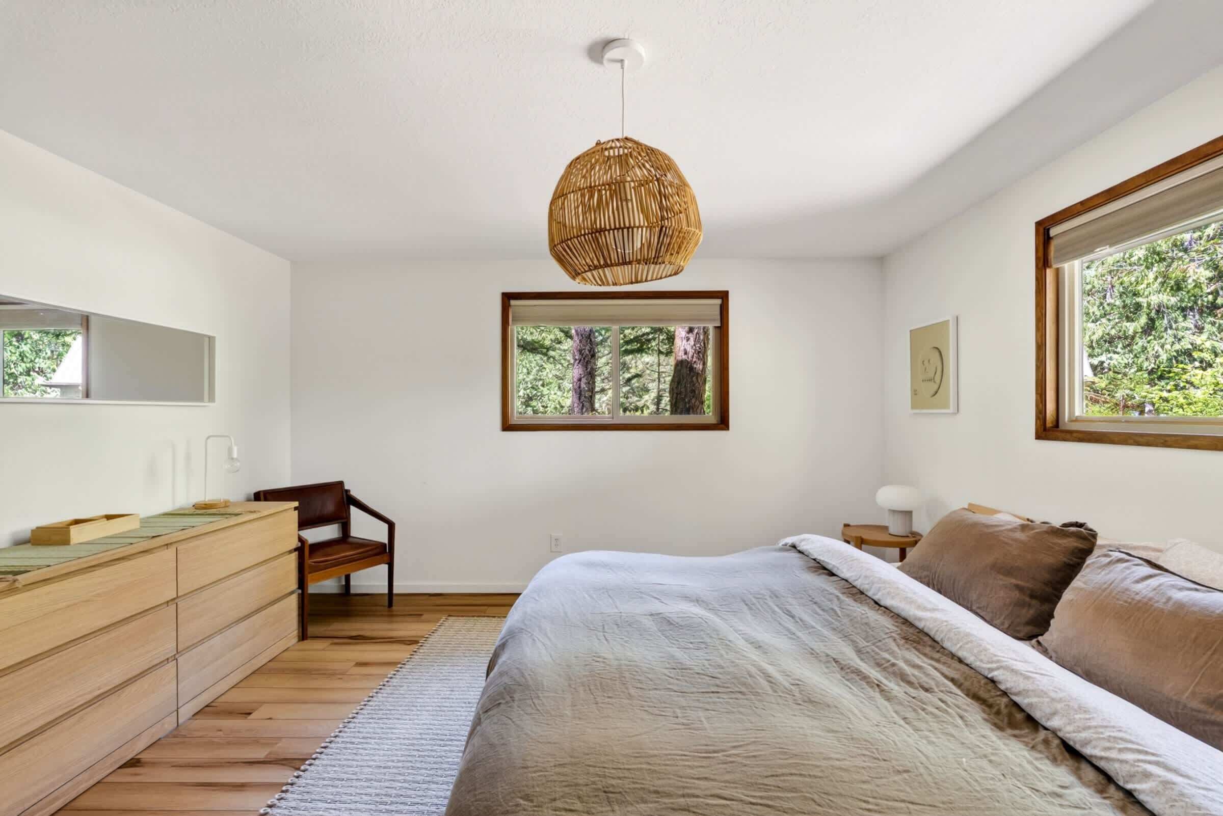 Iron/ironing board, travel cot, WiFi, bed sheets