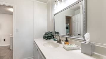 Standard Double Room, Shared Bathroom | Bathroom
