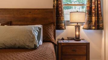 Superior Apartment, Ensuite, Courtyard View | Egyptian cotton sheets, premium bedding, pillow-top beds