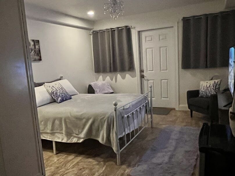 Room, 1 Queen Bed, Shared Bathroom, Garden View